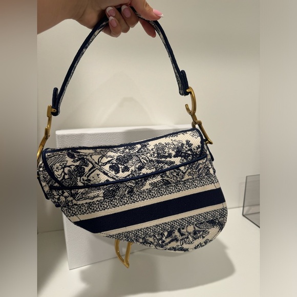 Christian Dior Canvas Embroidered Toile de Jouy Saddle shoulder Bag Blue - Picture 8 of 13